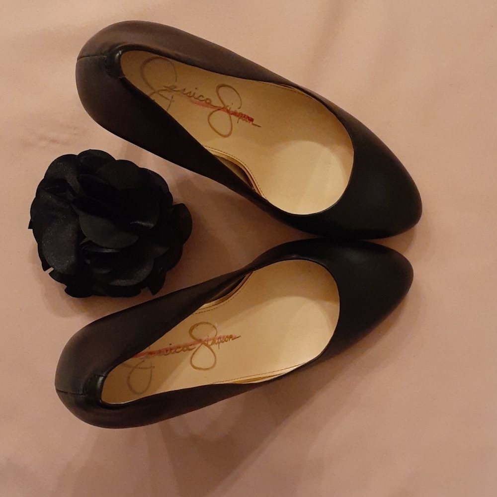 Jessica Simpson Black Leather Pump.